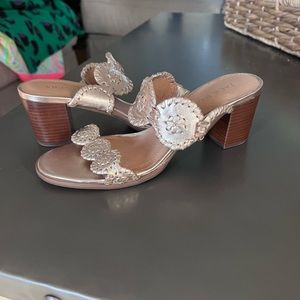 Jack Roger Lauren mid heel color platinum never worn